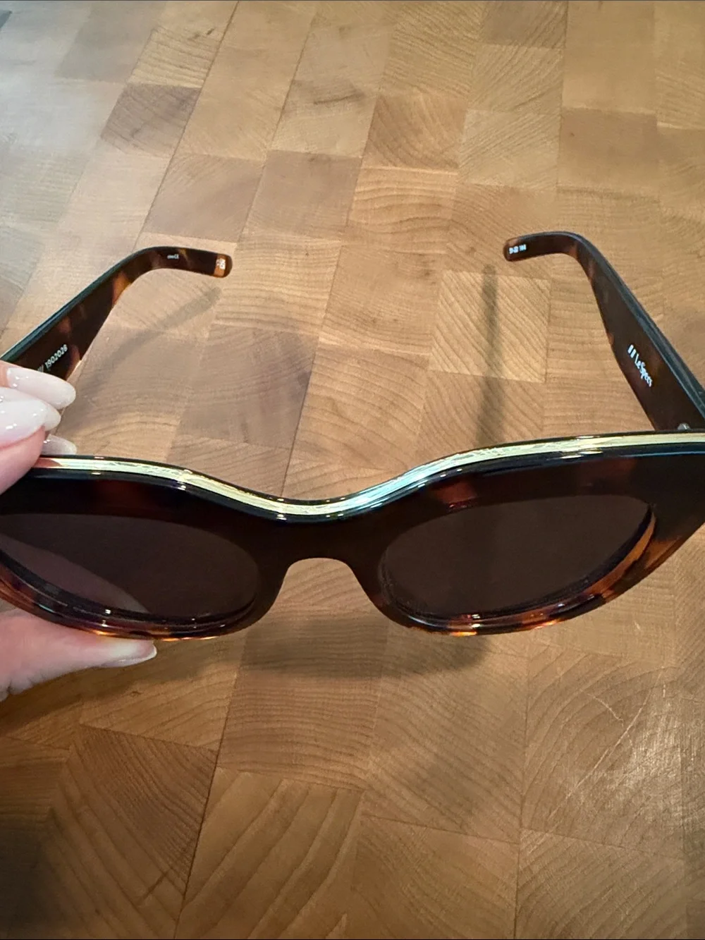Le Specs Air Heart Tortoiseshell Cat Eye Sunglasses - Women - Excellent conditio